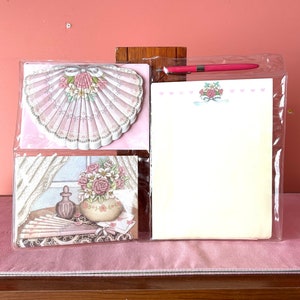 Ensemble de papeterie vintage Olympicard rose/fleur dans une chemise en plastique (comprend : 25 papiers/8 cartes postales/10 cartes/15 feuilles/12 enveloppes)