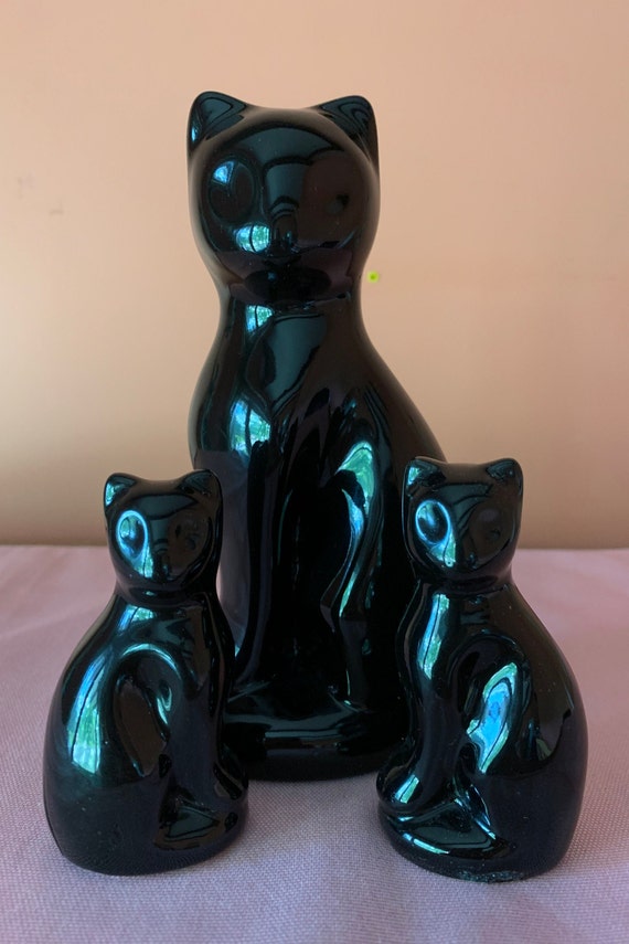 Vintage Black Cat Figurine With Matching Salt and Pepper