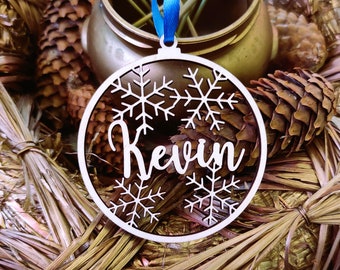 Décor en bois de Noël Boules de Noël ornement personnalisé noms découpés au laser Étiquettes cadeaux personnalisées de Noël avec nom décor de Noël en bois