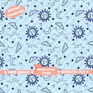 Può includere: Un motivo senza cuciture con elementi celesti blu navy, tra cui soli sorridenti, lune crescenti, stelle, nuvole e costellazioni, su sfondo azzurro. Sono visibili anche le parole "Download istantaneo", "Disegnato a mano" e "File senza cuciture".