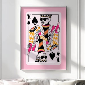 koning van harten slaapkamer kunst aan de muur heren kamerinrichting, retro esthetische kamerinrichting mannen kleurrijke print, bar cart kunst trendy print funky interieur