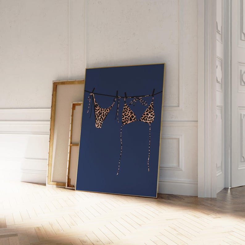 marineblaue Wand Kunst Bikini Druck Leopard Plakat, funky Wandkunst Wohnung Drucke Wandkunst trendy, Retro Plakat Wohnheim ästhetische Wandkunst Bild 2