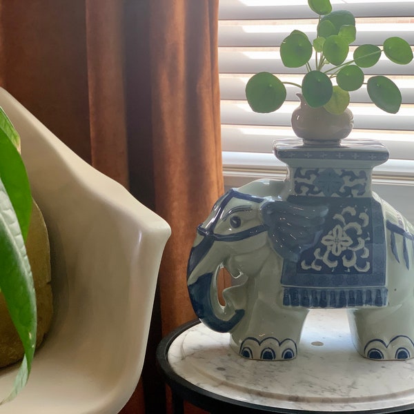 Vintage pequeño chinoiserie azul y blanco elefante jardín planta soporte