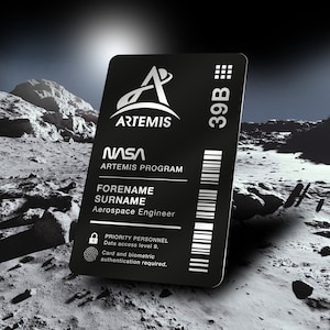 ARTEMIS NASA Access Pass - Personalisierte Aluminium ID-Geldbörsenkarte und ideales Weltraumgeschenk. Astronauten ins All auf eine Mission zum Mond!