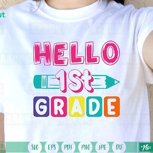 Hallo 1e leerjaar svg, 1e leerjaar svg, eerste leerjaar svg, school svg, schoolploeg svg, leraar svg, basisschool svg, schoolshirt svg, dxf
