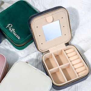 Joyero de terciopelo personalizado, joyero portátil personalizado, joyero de vacaciones, caja de viaje, regalo para ella, estuche para guardar joyas