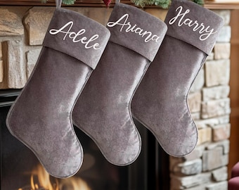 Medias navideñas de terciopelo personalizadas, medias bordadas con nombre, decoración para el hogar, regalos de Navidad, regalos para ella, regalos para él, regalos familiares.