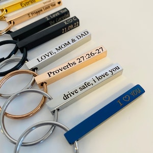 Porte-clés gravé en métal Porte-clés gravé en métal Porte-clés personnalisé Porte-clés pour homme Bar personnalisé Cadeau pour elle Cadeaux faits main pour lui