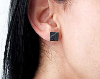 Small earrings in waste slate and aluminium. Light geometric earrings. Nickel free stainless steel pin. Single piece