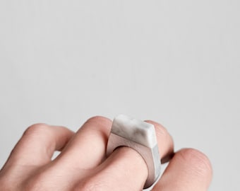 Minimalist ring in Carrara marble made from aluminum waste. White geometric ring. Single piece. Size ITA 16 - US 7.5