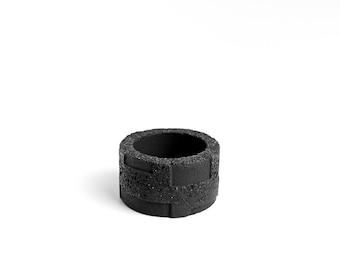 Bague brutaliste en béton noir. Bague légère et confortable. Bague Genderfluid noire. Mesures ITA 12 | 15 | 17 | 20 | 23