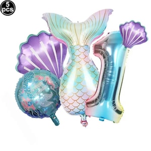 Może przedstawiać: Zestaw pięciu foliowych balonów z motywem syreny. Zestaw zawiera ogon syreny, dwie muszle, balon z numerem jeden i okrągły balon z napisem "Happy Birthday!"