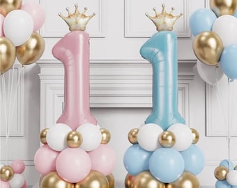 Pila di palloncini per il primo compleanno: numero uno rosa e oro con corona