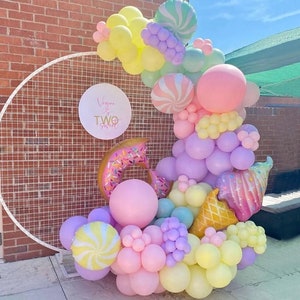 Ghirlanda di palloncini a tema gelato 150 pezzi, kit fai da te di palloncini, palloncini di compleanno di caramelle, ghirlanda di palloncini a ciambella colorata, arco di palloncini Sweetie