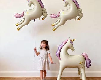 Decorazione per festa di compleanno con palloncino in lamina a forma di unicorno arcobaleno.