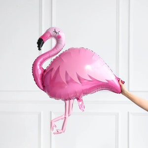 Peut inclure: Un ballon en forme de flamant rose avec des yeux noirs et un bec noir. Le ballon est gonfl&eacute; et pr&ecirc;t &agrave; &ecirc;tre utilis&eacute; pour une f&ecirc;te ou une c&eacute;l&eacute;bration.