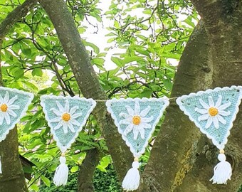 Crochet Daisy Bunting Pattern: Summer Home Decor (PDF Pattern)