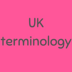 Op de afbeelding: Roze achtergrond met de tekst "UK terminology" in donkergrijs.