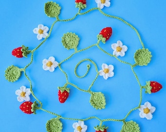 Summer crochet garland pattern | Crochet strawberry garland pattern | Cottagecore crochet decor garland pattern