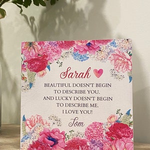 Houten naamkaartje voor haar, Valentijnsdag vrouw cadeau, gepersonaliseerde cadeaus, verjaardagscadeau voor vrouw, ideeën voor vriendin, uniek cadeau-idee