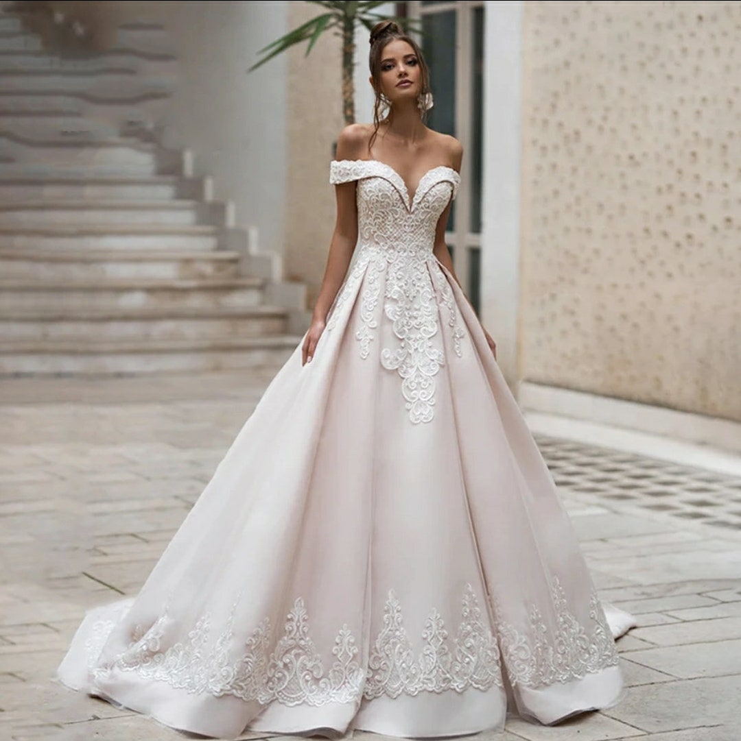 13 Best Romantic Wedding Dresses of 2023
