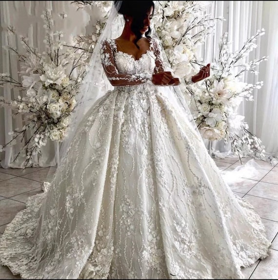 Exquisite 3D Flowers & Lace Ball Gown With 150 CM Train 