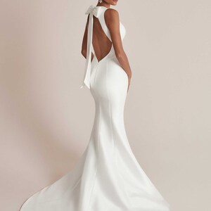 Minimalist Plunging Neckline Open Back Gown With Bow Knot Accent