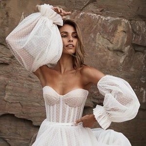 Detached Dotted Tulle Sleeves