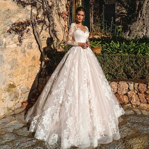 Fashion Sheer Hollow Lace Sleeveless Halter Wedding Skirt Long