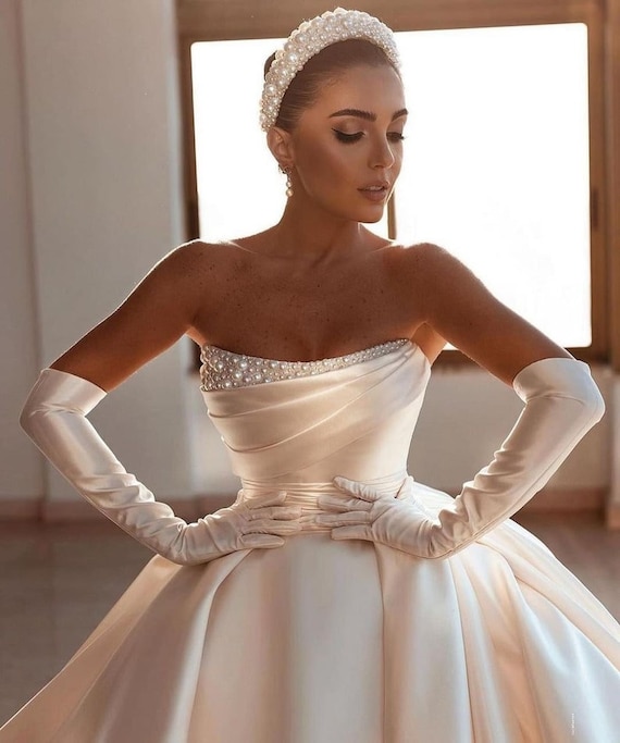Princess Satin Pearl Beaded Sleeveless Ball Wedding Gown 