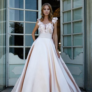 Satin Gown with V-neck and Floral Lace Appliques Pearl Pink main image 1