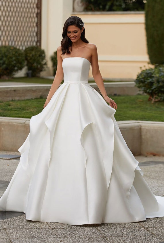 Minimalist Satin Tiered & Pleated Strapless A-line Ball Wedding Gown -   Canada