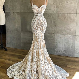 Full Lace Sleeveless Elegant Mermaid Style Gown With Brush Train