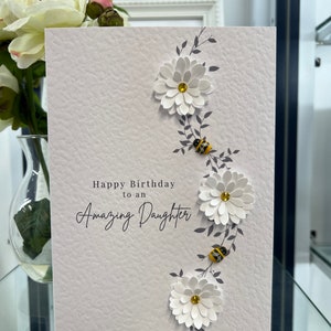 Carte d'anniversaire fille, carte fille incroyable, carte fille, carte d'anniversaire abeille et marguerite, abeilles en bois, carte spéciale fille, carte faite main