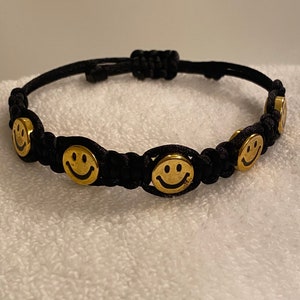 Smiley face adjustable bracelet