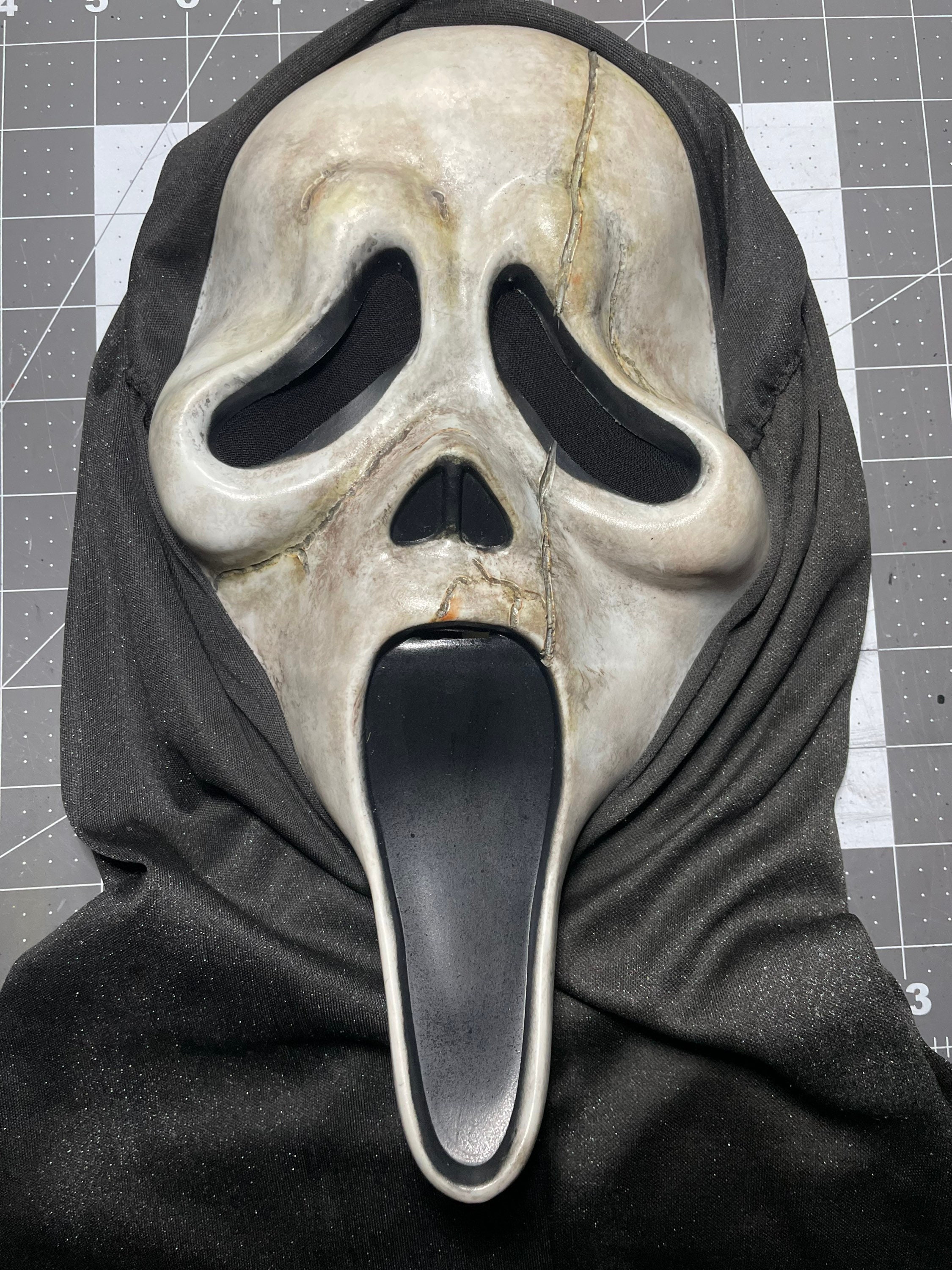 See new Ghostface mask in Scream 6 photo