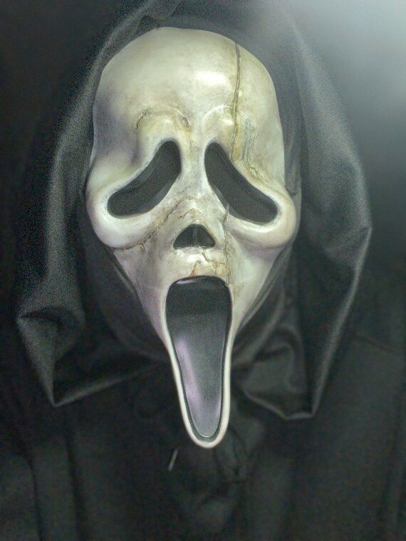 Screen-worn mask of SCREAM 6 to be auctioned