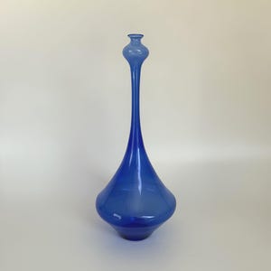 Vintage blue glass vase – Mid-Century Modern design – Mouth-blown, Lauscha