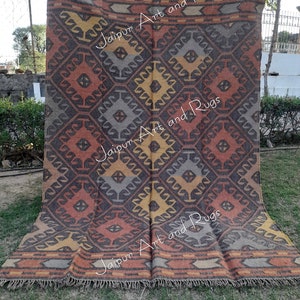 Hand Woven Wool Jute Kilim Rug: Geometric Area Rug