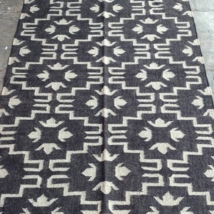 Handwoven Wool Jute Rug: Bohemian Dhurrie with Fringes