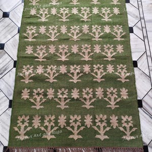 Handmade Wool Jute Kilim Rug: Floral Aztec Design 4x6 Ft