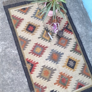 Hand Woven Wool Jute Kilim Rug: 4x6 Ft Traditional Design