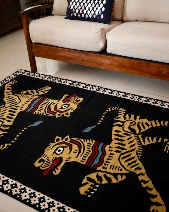 Handmade Cotton Wool Rug: Tiger Design Kilim Rug (4x6 ft)