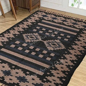 Handwoven Jute Kilim Rug: Bohemian Indian Wool Dhurrie Rug