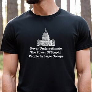 Chemise politique, ne jamais sous-estimer les gens stupides, chemise américaine, chemise histoire, chemise conservatrice, chemise patriotique, chemise USA unisexe