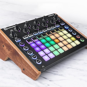 Support pour synthétiseur Groovebox Novation Circuit