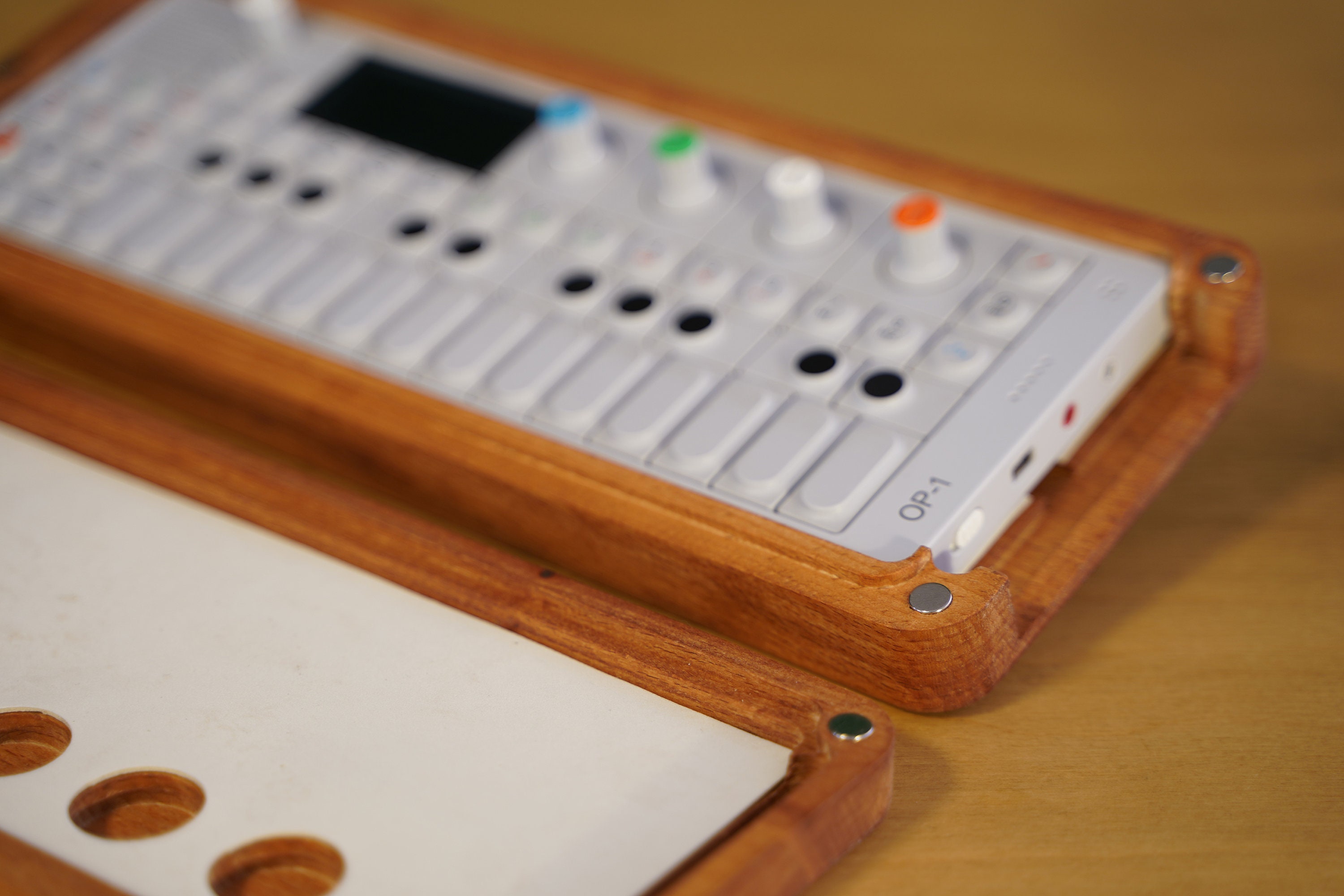 teenage engineering OP-1 ケース付き