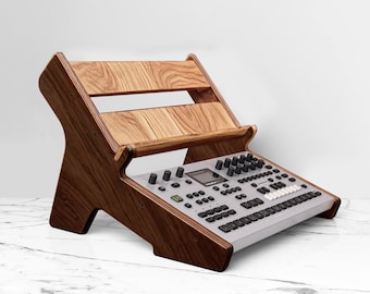 Elektron 2-Tier-Holzständer für Analog Four MKII und Analog Rytm MKII + Zahnräder Ständer im zweiten Stock