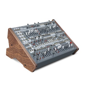 Intellijel Cascadia syntstativ: Vinklad trädesign