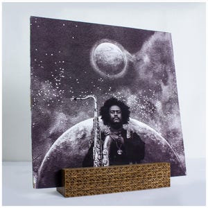 Walnotenhouten vinyl platenstandaard: nu draaiende LP-display